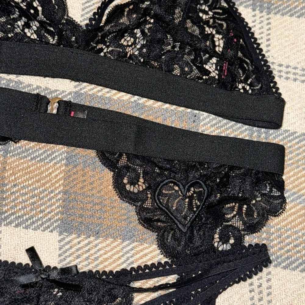 RSlove lingirie set with heart and lace detail